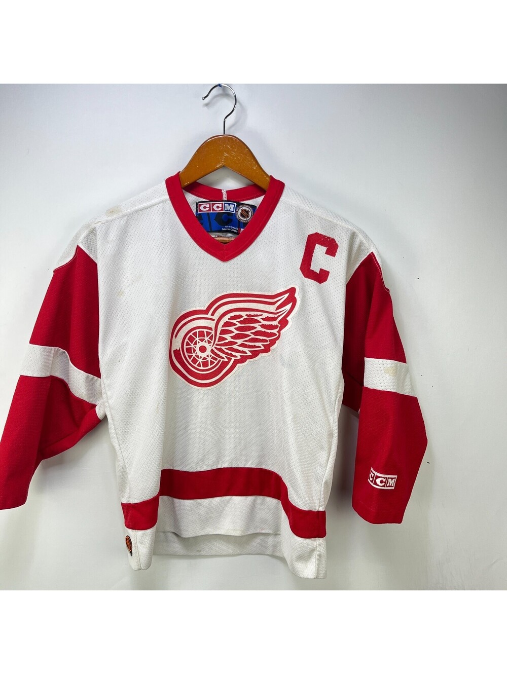 Vintage Detroit Red Wings Yzerman Hockey Jersey Youth L XL